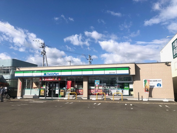 コンビニ　ファミリーマート那古野南店（コンビニ）まで117m
