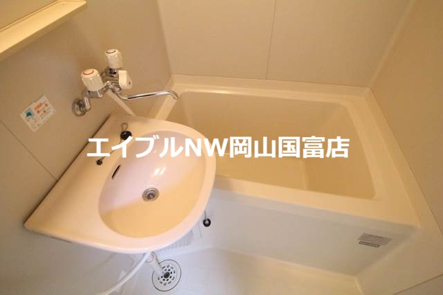 バス・シャワールーム　※別室の画像です