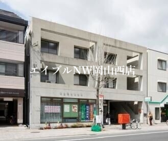 【岡山市北区津島新野のマンションの郵便局】