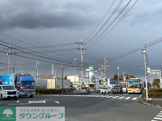 コンビニ　ファミリーマート厚木飯山店（コンビニ）まで540m