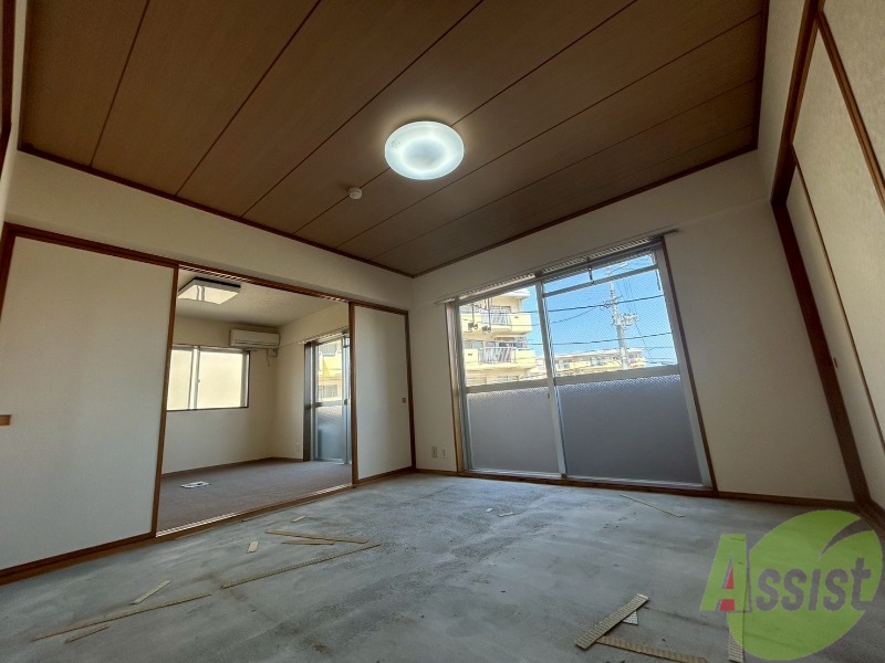 居室・リビング　８．０帖の和室です。日当たりも良く、落ち着いた雰囲気です。