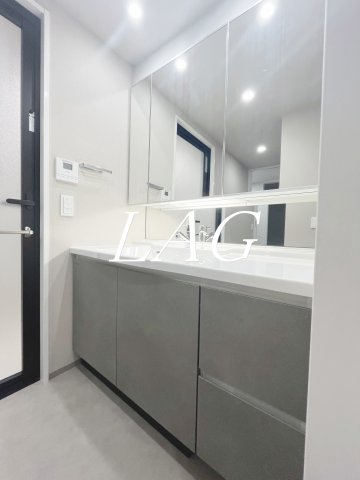 洗面設備　独立洗面台です。