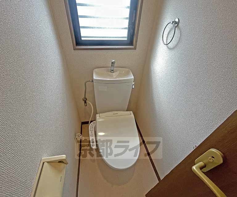 トイレ　ウォシュレットもついています