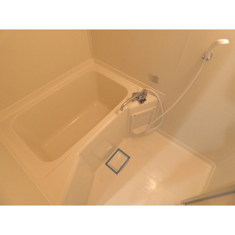 バス・シャワールーム　ワイドな浴槽