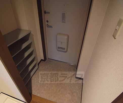 玄関　靴箱のある玄関。
