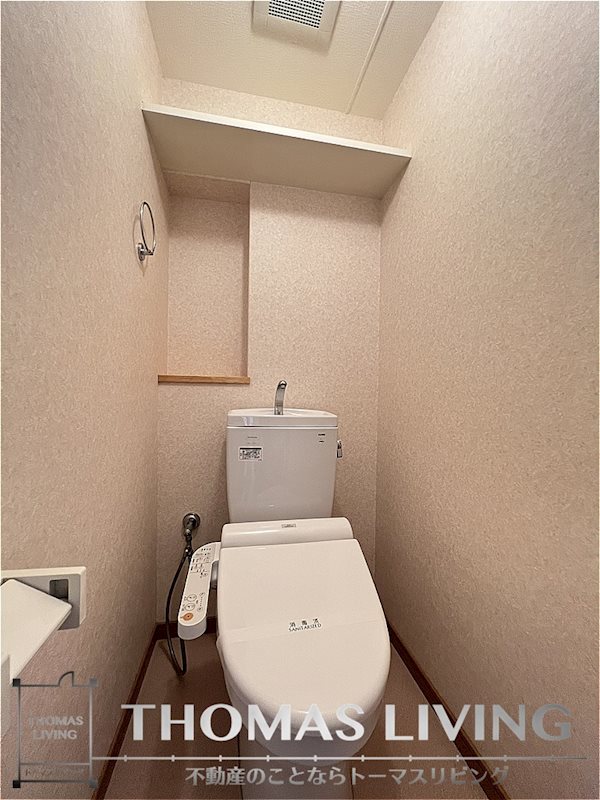 トイレ　嬉しいウォシュレット付きです。