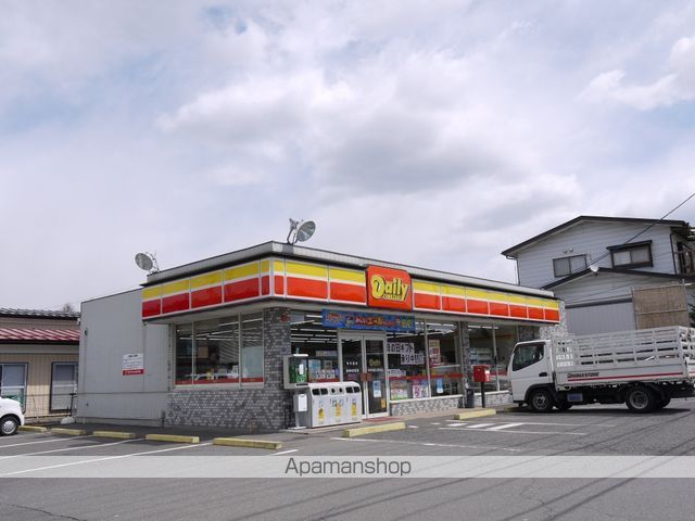 コンビニ　デイリーヤマザキ（コンビニ）まで977m