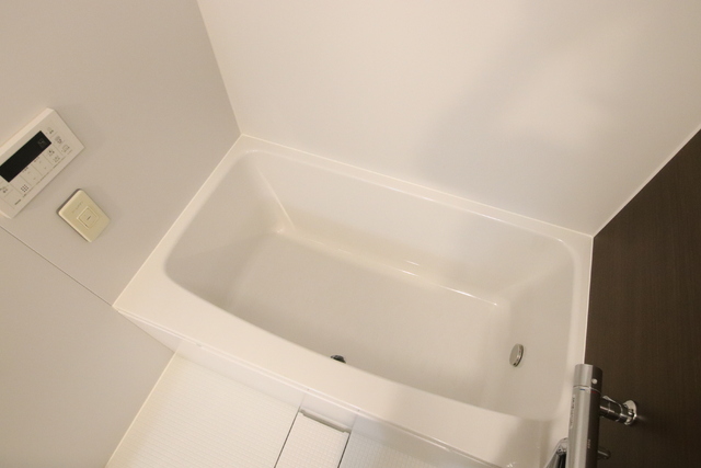 バス・シャワールーム　浴槽　追い焚き付