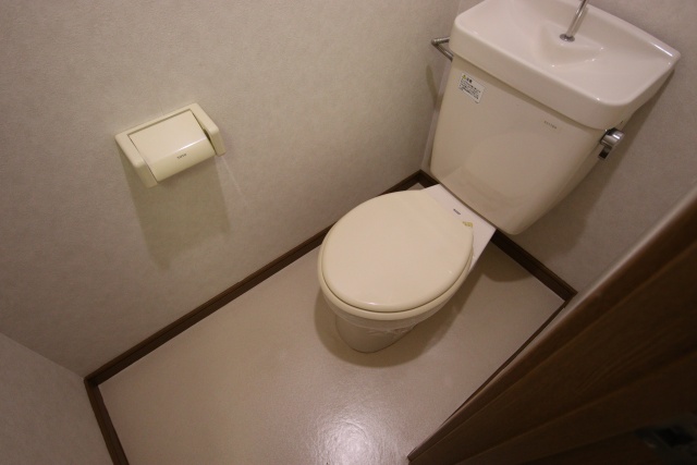 トイレ　※別室の参考写真の為、現況優先です。