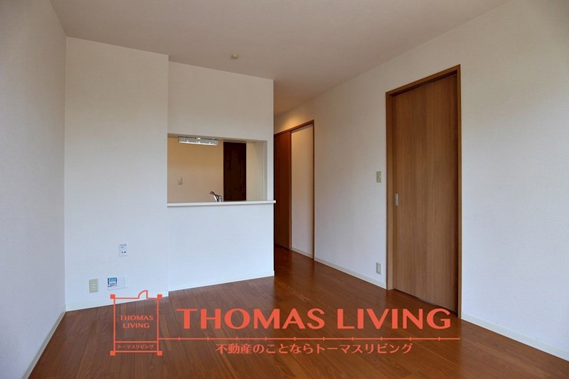 居室・リビング　実際の写真を準備中の為、同じ建物の別室写真です。参考下さい。