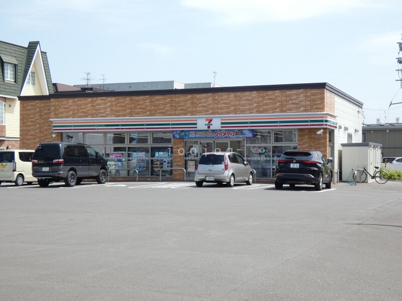 コンビニ　セブンイレブン札幌北32条東8丁目店（コンビニ）まで74m