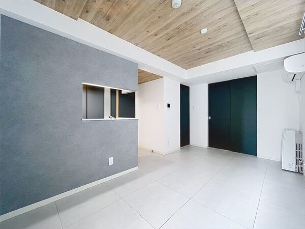 居室・リビング　明るい居間で気持ちまで明るくなりますね！