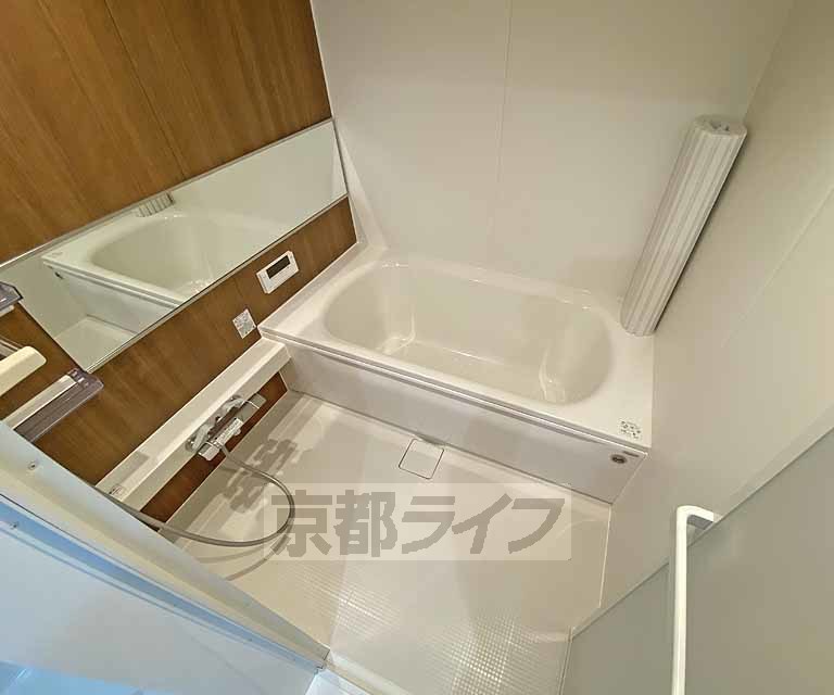 バス・シャワールーム　ゆとりある広さの浴室です。