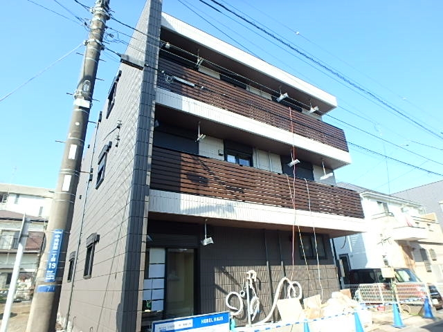 建物外観　●外観パース。