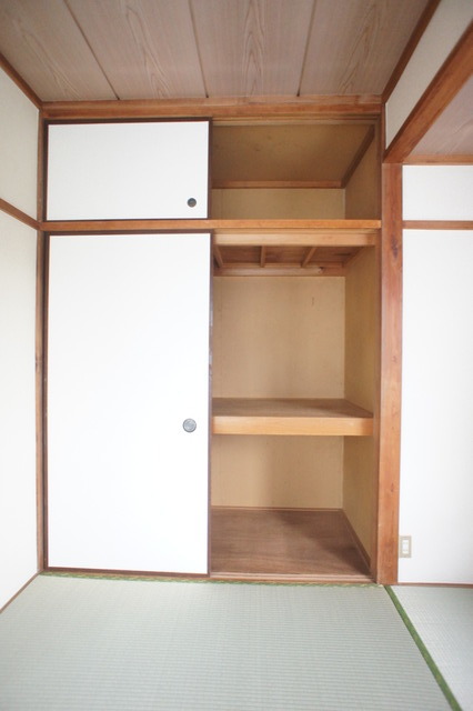 収納　押入れタイプはお荷物が多い方も安心の収納力です☆