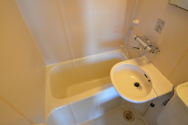 バス・シャワールーム　キレイな浴槽です☆