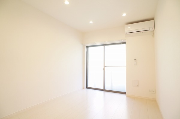 居室・リビング　清潔感のあるフローリングのお部屋です