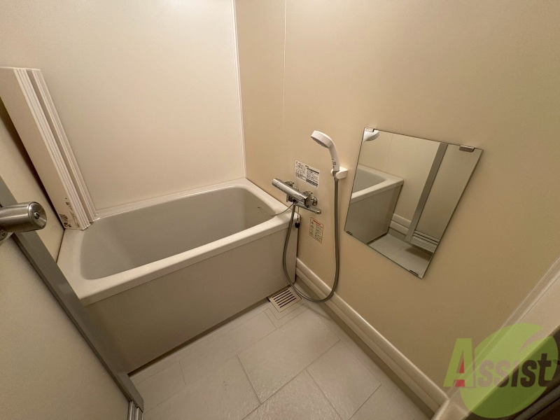 バス・シャワールーム　お風呂になります。一日の疲れを癒してくださいね。