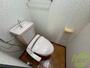トイレ　こちらはトイレです。清潔感があり、安心して使用できます。