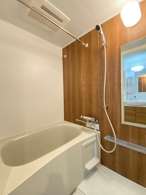 バス・シャワールーム　※同物件別部屋参考画像