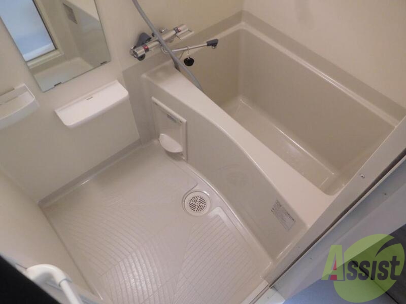 バス・シャワールーム　浴室乾燥機付きの風呂です。