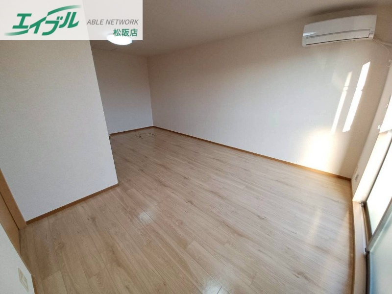 居室・リビング　同物件別部屋のお写真です。