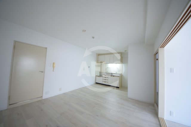 居室・リビング　ハピネス上六　居間