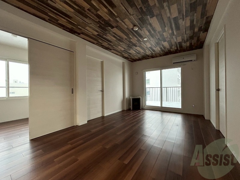 居室・リビング　広くてキレイなお部屋が広がっていて、充実した生活が送れそう。