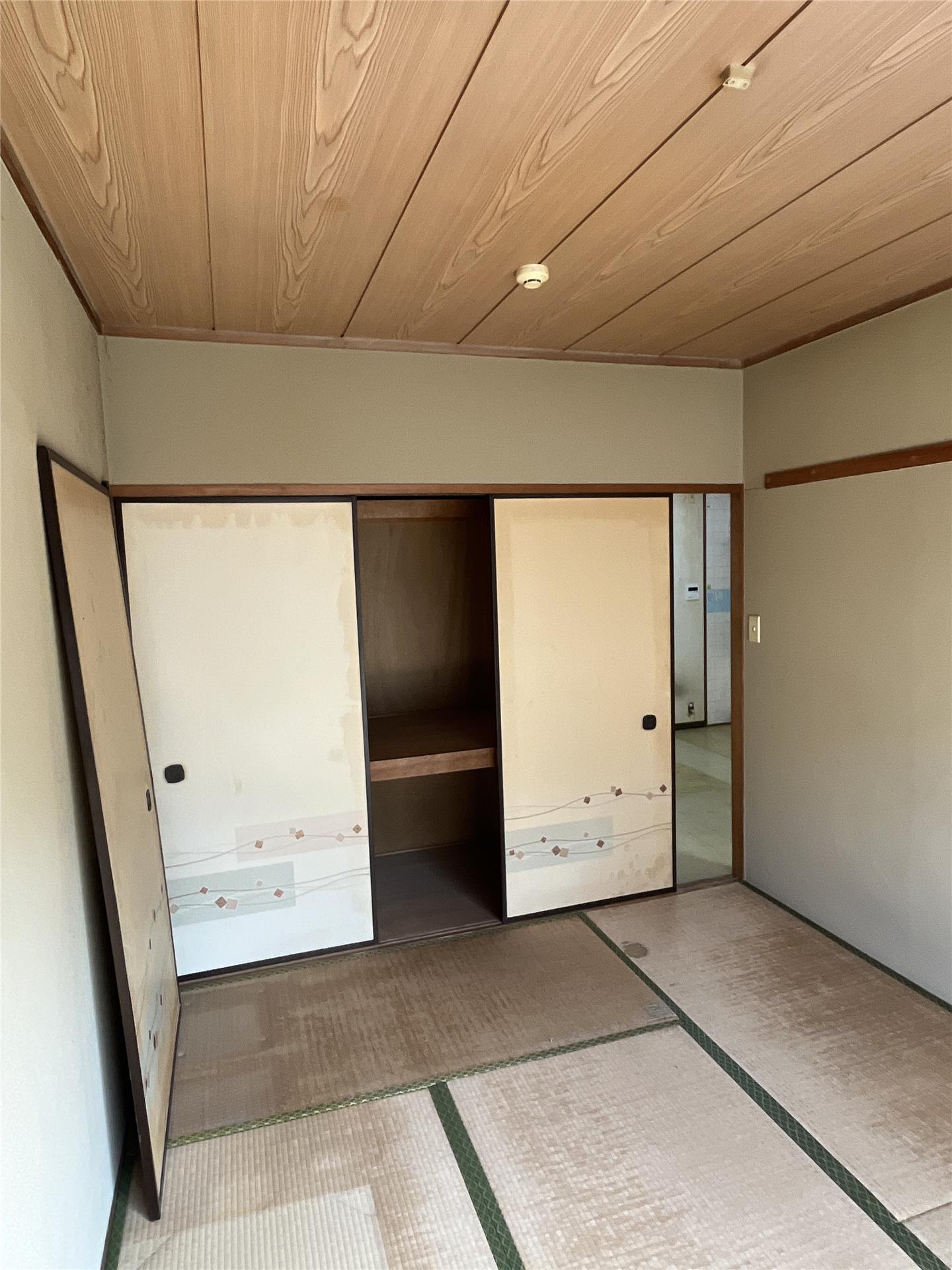 収納　(参考)クリーニング前の写真です。