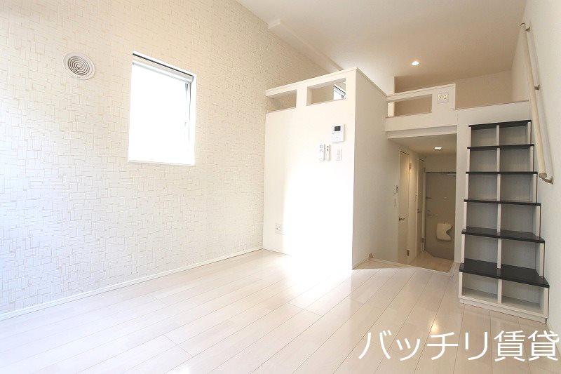 居室・リビング　別号室タイプの為、現状を優先致します。