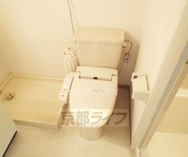 トイレ　ウォシュレットつきです。
