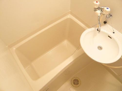 バス・シャワールーム　バス・トイレ別々です。