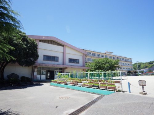小学校　静岡市立西豊田小学校（小学校）まで2086m