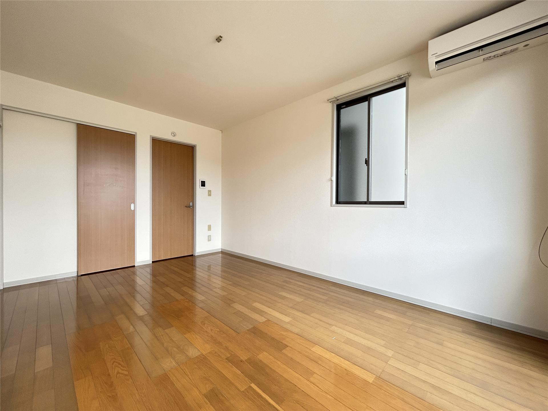 居室・リビング　洋室8.3帖の広々としたお部屋です