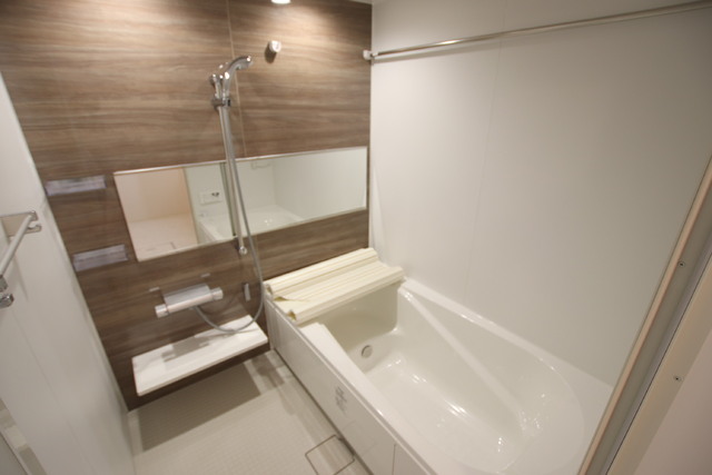 バス・シャワールーム　※他のお部屋の写真となります