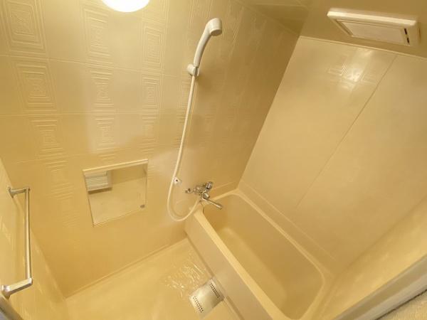 バス・シャワールーム　キレイにリフォームされています！
