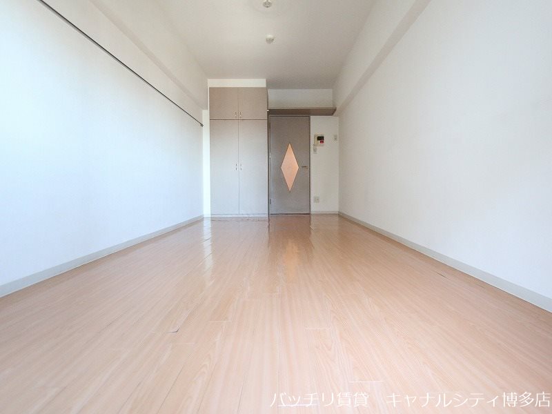 居室・リビング　別号室写真の為現況を優先致します。