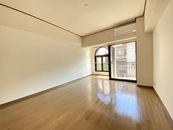 居室・リビング　※別号室の写真となります。