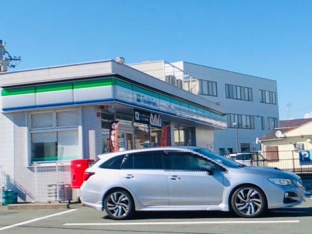 コンビニ　ファミリーマート（コンビニ）まで1m