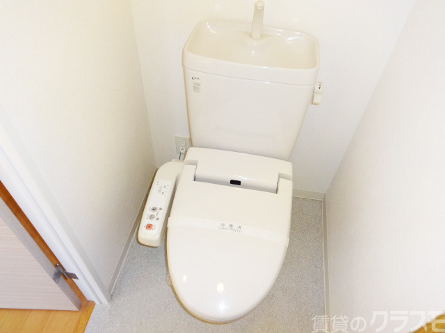 トイレ　設備として温水洗浄便座付き☆