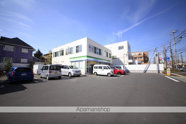 コンビニ　ファミリーマート（コンビニ）まで833m