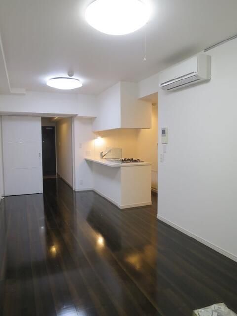 居室・リビング　自由に家具を配置できる広々としたリビングです♪