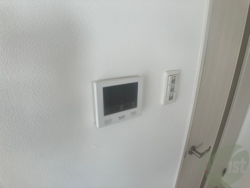 セキュリティ　モニタ付インターホンです。セキュリティ面も安心ですね！