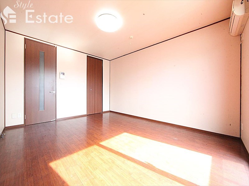 居室・リビング　内装