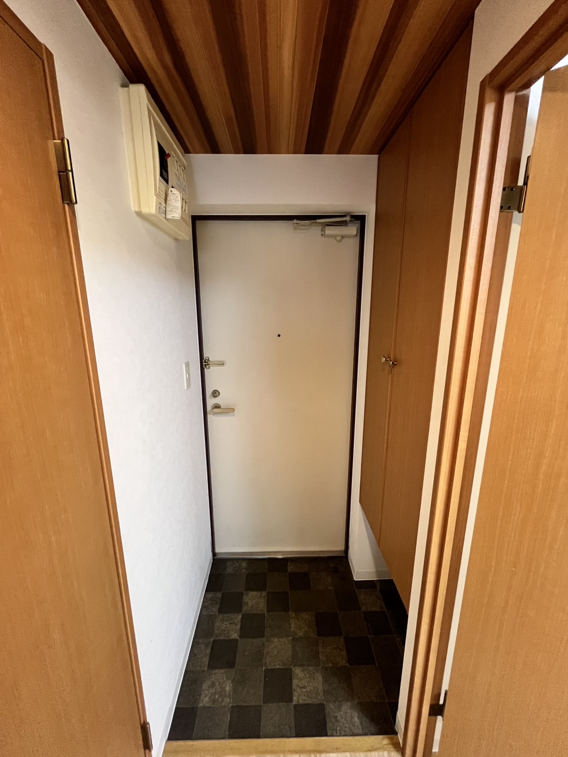 玄関　※同じ間取りの他号室です。