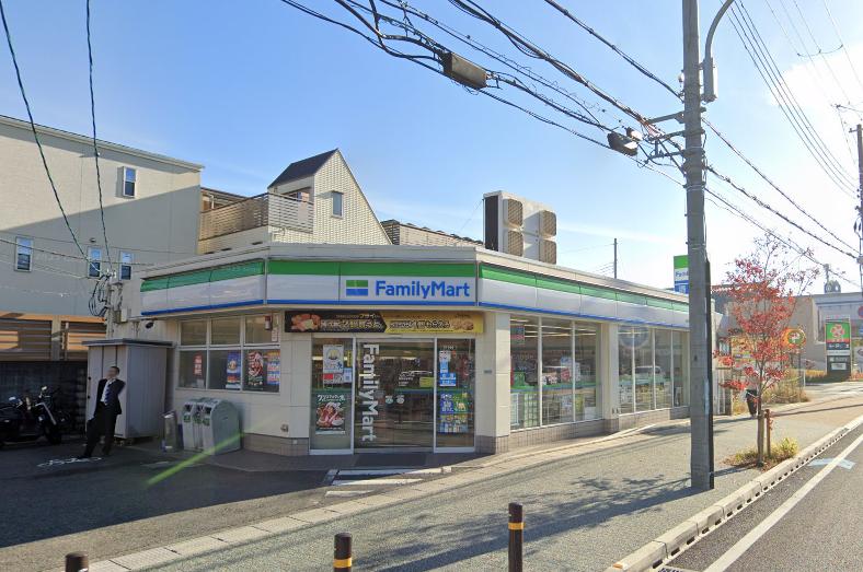 コンビニ　ファミリーマート 西宮里中町店（コンビニ）まで299m