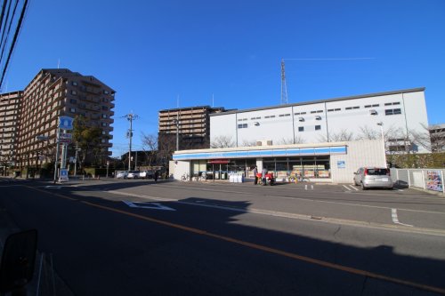 コンビニ　ローソン 下新庄六丁目店（コンビニ）まで377m