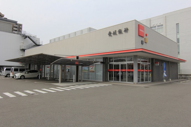 銀行　愛媛銀行雄郡支店（銀行）まで284m