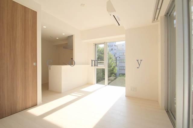 居室・リビング　広めの洋室８．１帖