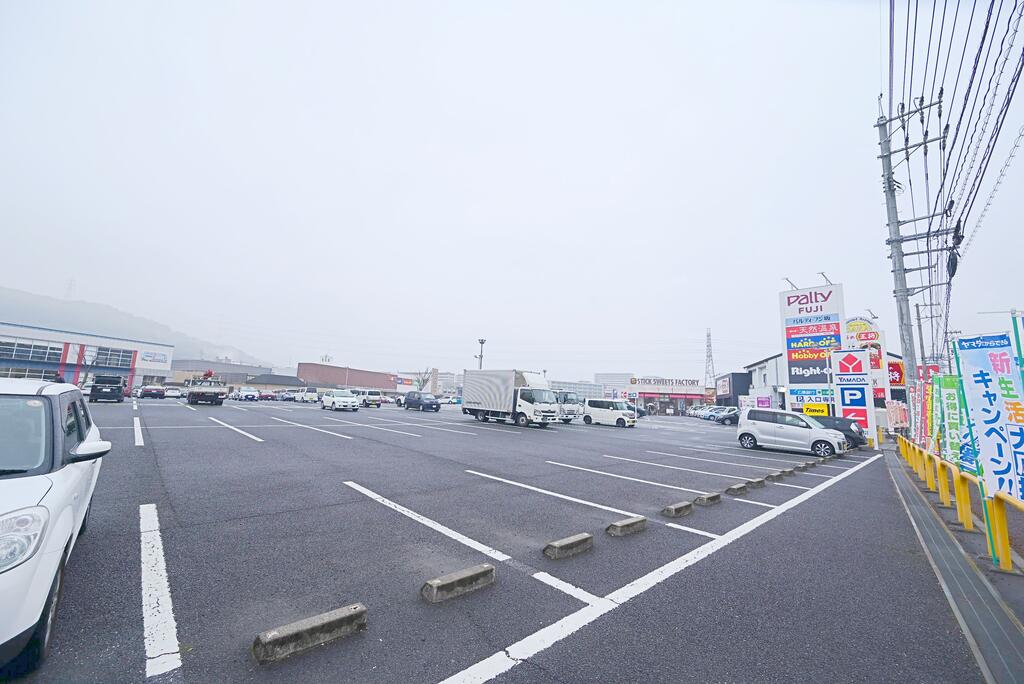 ショッピングセンター　パルティ・フジ坂（ショッピングセンター）まで666m